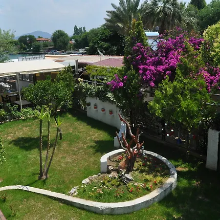 Hotel Longhouse